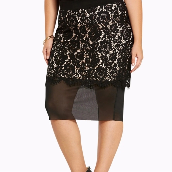 NWT TORRID BLACK LACE PENCIL SKIRT 4X - Picture 1 of 3